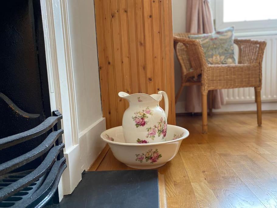 Windsor Cottage: Cosy, Charming, Full Of Character Kültér fotó