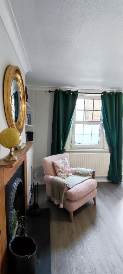 Windsor Cottage: Cosy, Charming, Full Of Character Kültér fotó